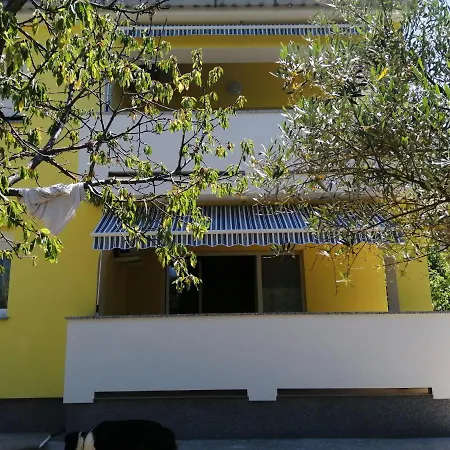 Punat Apartment *