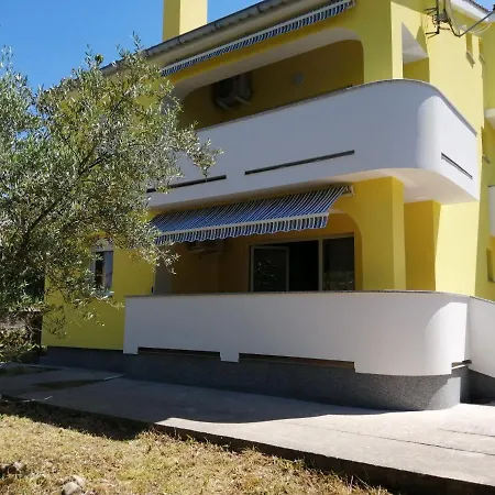Punat Apartment *