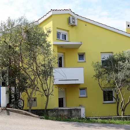 Punat Apartment *