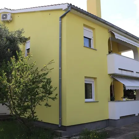 Punat Apartment *